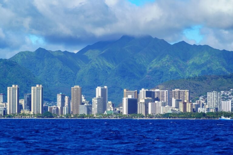 Honolulu Hawaii skyline for business phone system providers in the Honolulu metro area.