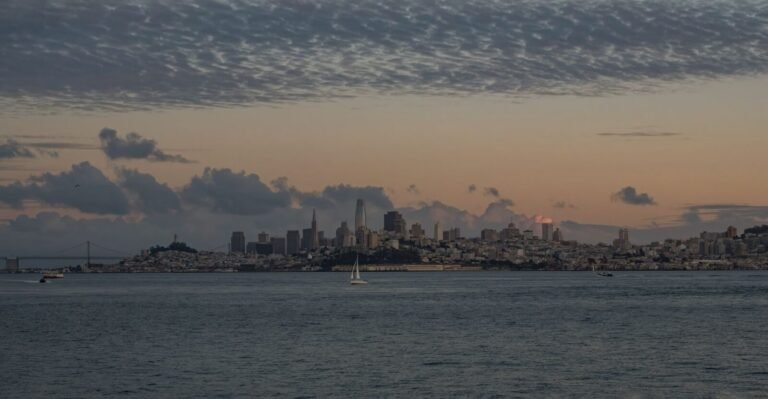 San Francisco California skyline for business phone system providers in the San Francisco metro area.