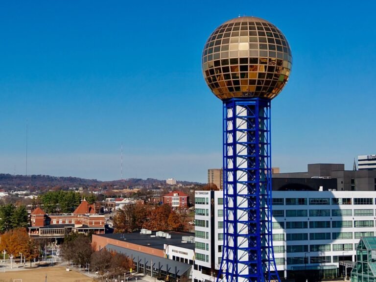 Knoxville Tennessee skyline for business phone system providers in the Knoxville metro area.
