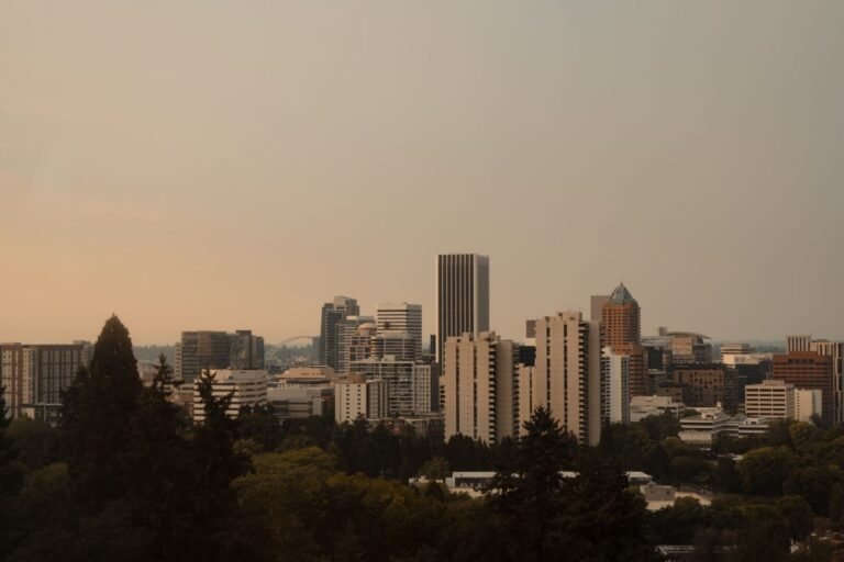 Portland OR-WA skyline for business phone system providers in the Portland metro area.